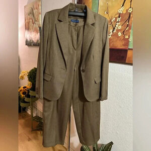 Karen Scott pantsuits(2piece)petite size 8P